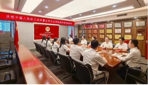 立豪集團(tuán)組織集中收看紀(jì)念中國(guó)人民抗日戰(zhàn)爭(zhēng)暨世界反法西斯戰(zhàn)爭(zhēng)勝利80周年閱兵式